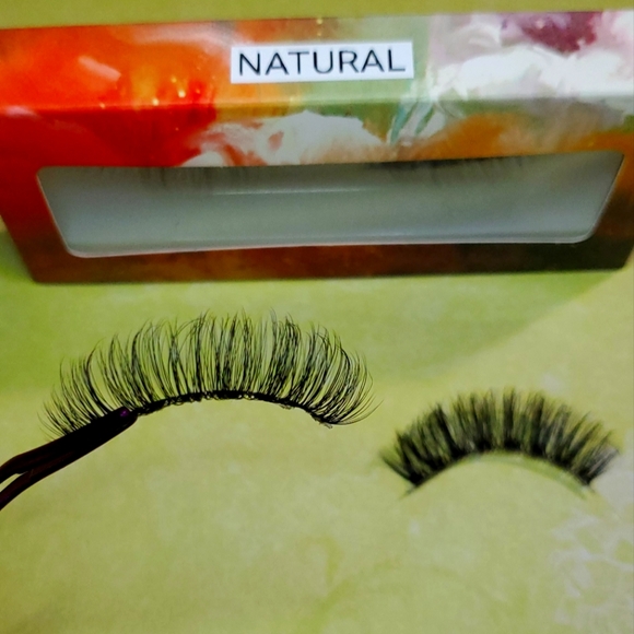 Lashes - Picture 2 of 2